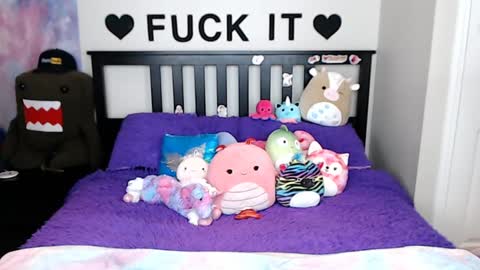 Snapshot of mackenziewolfe chatting on October 2025 04:15:01 AM Mackenzie Wolfe online show from October 2025 04:15:01 AM