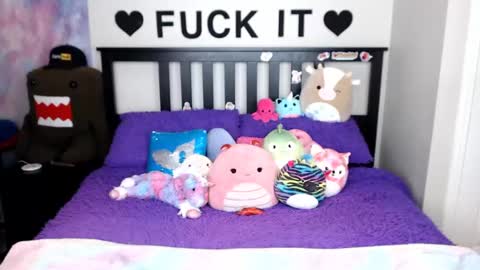 Snapshot of mackenziewolfe chatting on October 2025 03:53:02 AM Mackenzie Wolfe online show from October 2025 03:53:02 AM