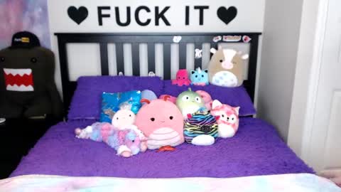 Snapshot of mackenziewolfe chatting on October 2025 03:40:02 AM Mackenzie Wolfe online show from October 2025 03:40:02 AM