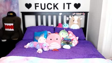 Snapshot of mackenziewolfe chatting on October 2025 02:56:02 AM Mackenzie Wolfe online show from October 2025 02:56:02 AM