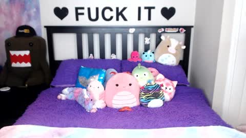 Snapshot of mackenziewolfe chatting on October 2025 03:21:02 AM Mackenzie Wolfe online show from October 2025 03:21:02 AM