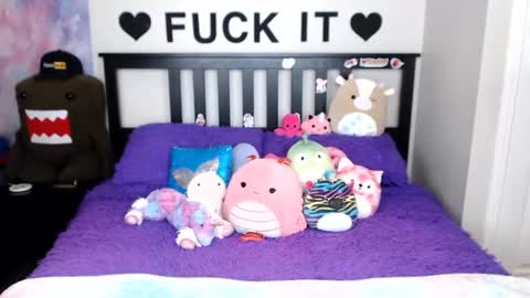 Snapshot of mackenziewolfe chatting on November 2025 04:33:01 AM Mackenzie Wolfe online show from November 2025 04:33:01 AM