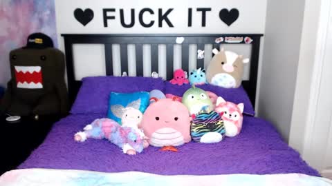 Snapshot of mackenziewolfe chatting on November 2025 03:07:01 AM Mackenzie Wolfe online show from November 2025 03:07:01 AM