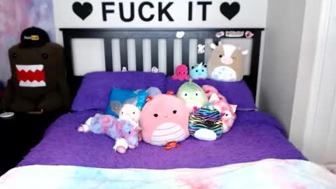 Snapshot of mackenziewolfe chatting on November 2025 03:31:02 AM Mackenzie Wolfe online show from November 2025 03:31:02 AM