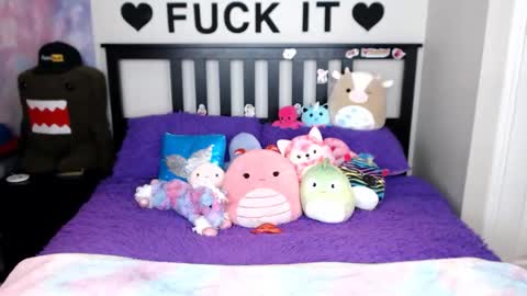 Snapshot of mackenziewolfe chatting on December 2025 04:51:01 AM Mackenzie Wolfe online show from December 2025 04:51:01 AM