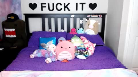 Snapshot of mackenziewolfe chatting on December 2025 05:06:02 AM Mackenzie Wolfe online show from December 2025 05:06:02 AM