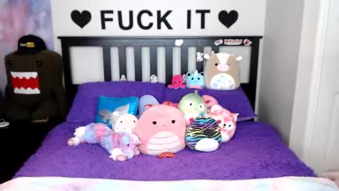 Snapshot of mackenziewolfe chatting on December 2025 04:40:02 AM Mackenzie Wolfe online show from December 2025 04:40:02 AM