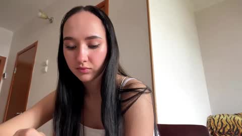Snapshot of madalyneaks chatting on April 2026 06:17:02 AM Lilo online show from April 2026 06:17:02 AM