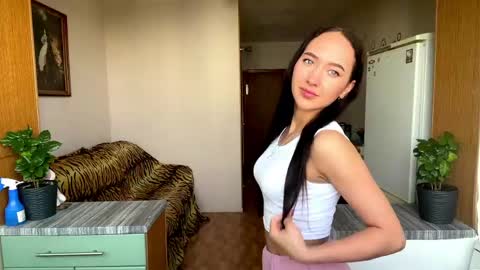 Snapshot of madalyneaks chatting on May 2026 06:10:02 AM Lilo online show from May 2026 06:10:02 AM