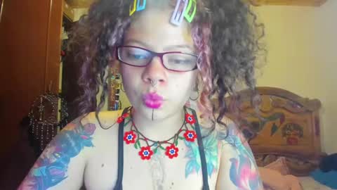 Snapshot of madam_sativa chatting on February 2025 07:05:02 PM di online show from February 2025 07:05:02 PM