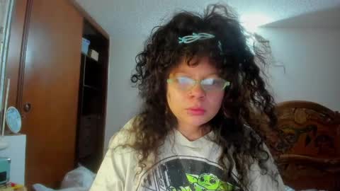 Snapshot of madam_sativa chatting on March 2026 01:54:02 AM di online show from March 2026 01:54:02 AM