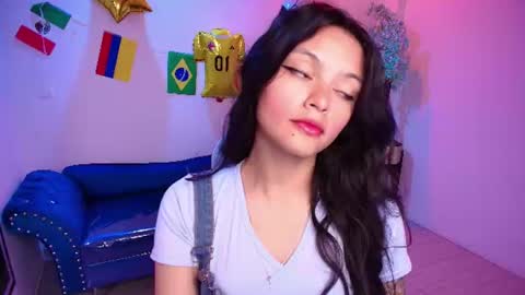 Snapshot of maddie_t18 chatting on June 2026 11:42:01 AM maddie_t18 online show from June 2026 11:42:01 AM