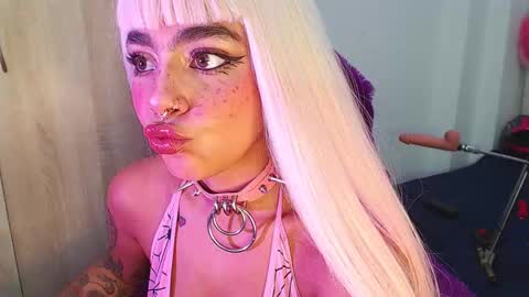 maddiie and clyde online show from September 2025 11:52:01 PM