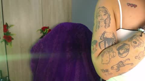 maddiie and clyde online show from October 2025 10:19:01 PM