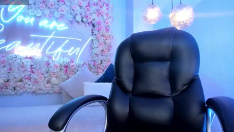 Snapshot of maddisonlowe chatting on November 2025 04:33:02 AM Maddison online show from November 2025 04:33:02 AM