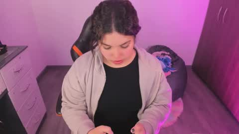 madelaine_taylor online show from October 2025 12:17:02 PM