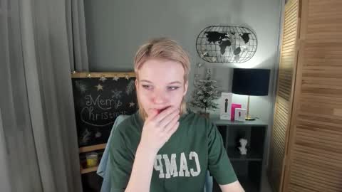 Snapshot of madelaines chatting on December 2025 08:45:02 AM madelaines online show from December 2025 08:45:02 AM