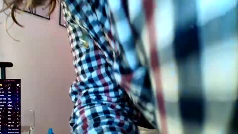 Snapshot of madelamee chatting on April 2026 08:12:02 PM madelamee online show from April 2026 08:12:02 PM