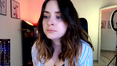 Snapshot of madelamee chatting on April 2026 10:23:02 PM madelamee online show from April 2026 10:23:02 PM