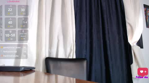 Snapshot of madeleine_w chatting on January 2025 10:19:01 PM Madeleine online show from January 2025 10:19:01 PM