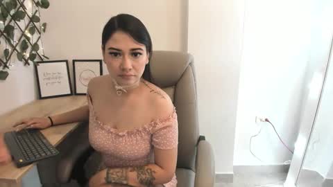 Snapshot of madeleine_w chatting on September 2025 12:48:02 AM Madeleine online show from September 2025 12:48:02 AM