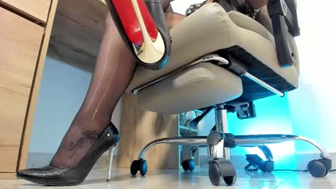 Snapshot of madeleine_w chatting on February 2026 01:34:01 AM Madeleine online show from February 2026 01:34:01 AM