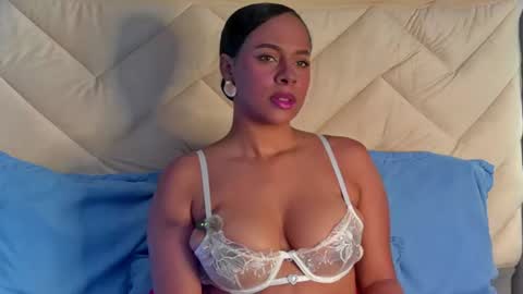 Snapshot of madeleinxxx_ chatting on July 2026 07:02:02 PM madeleinxxx_ online show from July 2026 07:02:02 PM