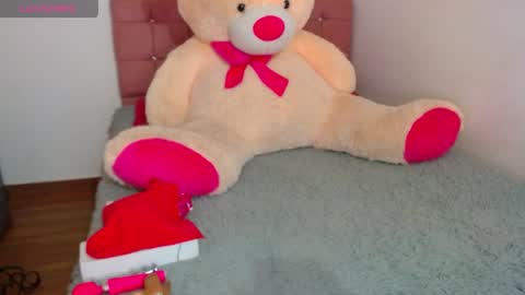 madelen_2 online show from April 2026 08:35:02 PM