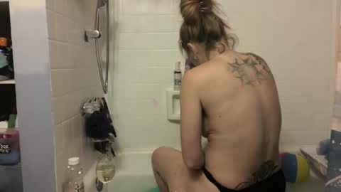 Snapshot of madie_ray chatting on April 2026 02:42:02 AM Madie Ray online show from April 2026 02:42:02 AM