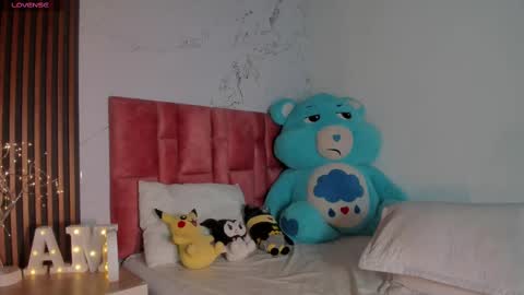 Snapshot of madison_little chatting on February 2025 03:30:01 PM Melissa 700 1400 -5 online show from February 2025 03:30:01 PM