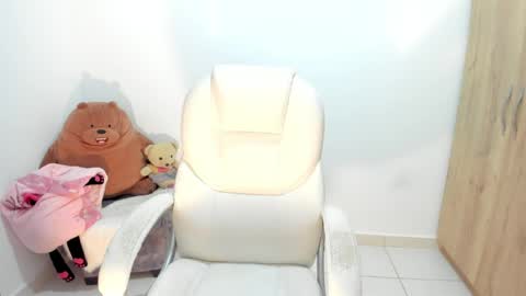 Snapshot of madison_montes chatting on April 2026 07:52:01 AM madison montes online show from April 2026 07:52:01 AM