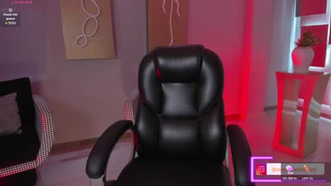 Snapshot of madisoncollinsx chatting on April 2026 11:19:01 AM Maddi Collins online show from April 2026 11:19:01 AM