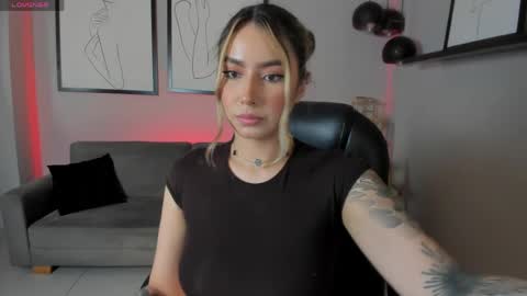 Snapshot of madisoncollinsx chatting on April 2026 11:01:01 AM Maddi Collins online show from April 2026 11:01:01 AM