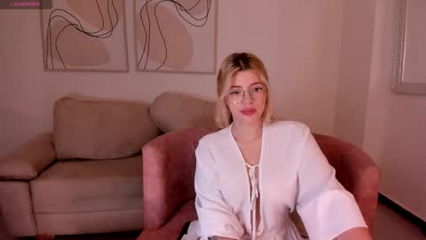 Snapshot of madisonkane chatting on October 2025 11:14:02 AM Madison Kane online show from October 2025 11:14:02 AM