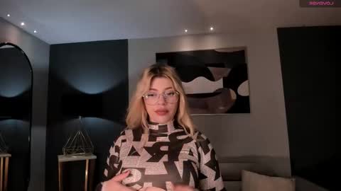 Snapshot of madisonkane chatting on November 2025 11:10:01 AM Madison Kane online show from November 2025 11:10:01 AM