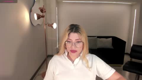 Snapshot of madisonkane chatting on November 2025 11:47:02 AM Madison Kane online show from November 2025 11:47:02 AM