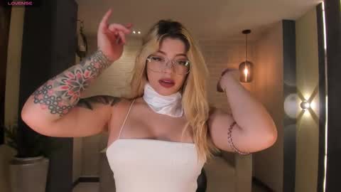 Snapshot of madisonkane chatting on December 2025 11:08:02 AM Madison Kane online show from December 2025 11:08:02 AM