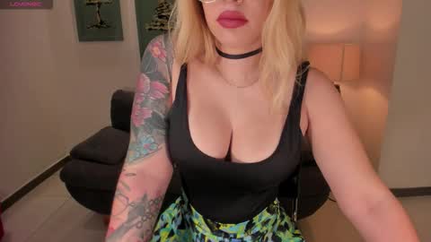 Snapshot of madisonkane chatting on December 2025 11:04:02 AM Madison Kane online show from December 2025 11:04:02 AM