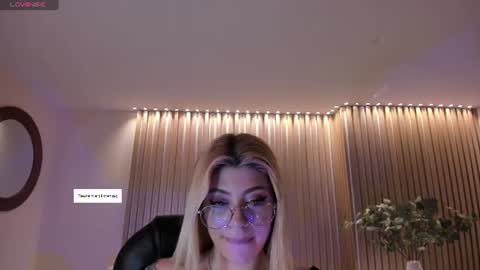 Snapshot of madisonkane chatting on June 2026 11:01:02 AM Madison Kane online show from June 2026 11:01:02 AM