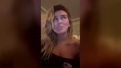 Snapshot of madisonlubbe2 chatting on April 2026 04:33:02 AM madisonlubbe2 online show from April 2026 04:33:02 AM