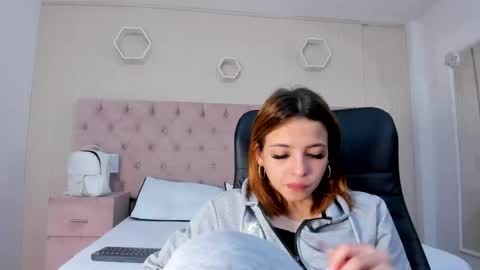 Snapshot of madisonsky_ chatting on October 2025 01:11:02 PM madison online show from October 2025 01:11:02 PM