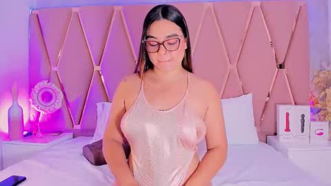 Snapshot of mady_james chatting on November 2025 02:05:01 PM Mady James online show from November 2025 02:05:01 PM