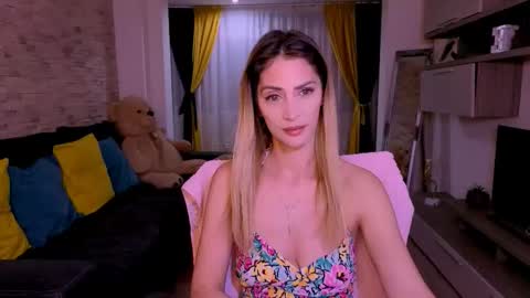 Snapshot of madyeroberts chatting on March 2026 10:25:01 PM Madye Roberts online show from March 2026 10:25:01 PM