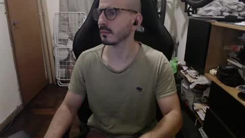 Snapshot of madziula chatting on April 2026 06:08:01 AM Peter online show from April 2026 06:08:01 AM