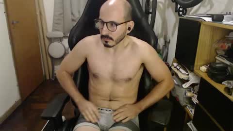 Snapshot of madziula chatting on April 2026 06:44:02 AM Peter online show from April 2026 06:44:02 AM