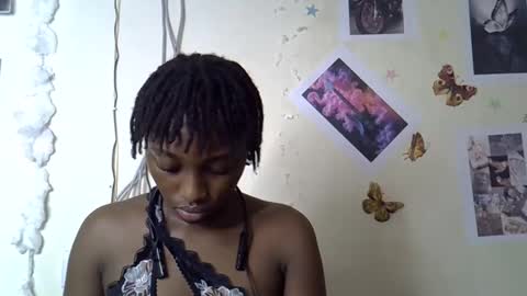 Maee online show from January 2026 12:05:02 AM