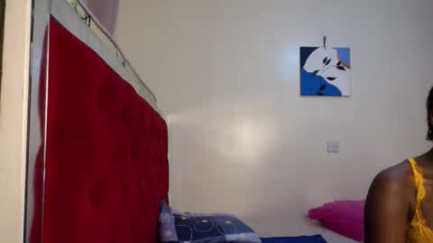 Snapshot of maelys_t chatting on April 2026 06:02:01 PM Maelys online show from April 2026 06:02:01 PM