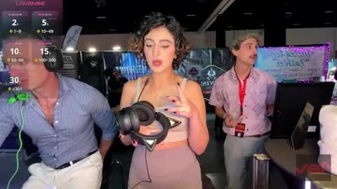 Meaves online show from November 2025 02:01:02 AM