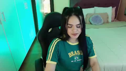 Snapshot of mafer_meow chatting on June 2026 10:48:02 PM Mafer Flor online show from June 2026 10:48:02 PM