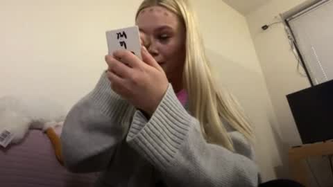 Snapshot of magdaleithiser chatting on April 2026 03:58:02 PM Molly online show from April 2026 03:58:02 PM